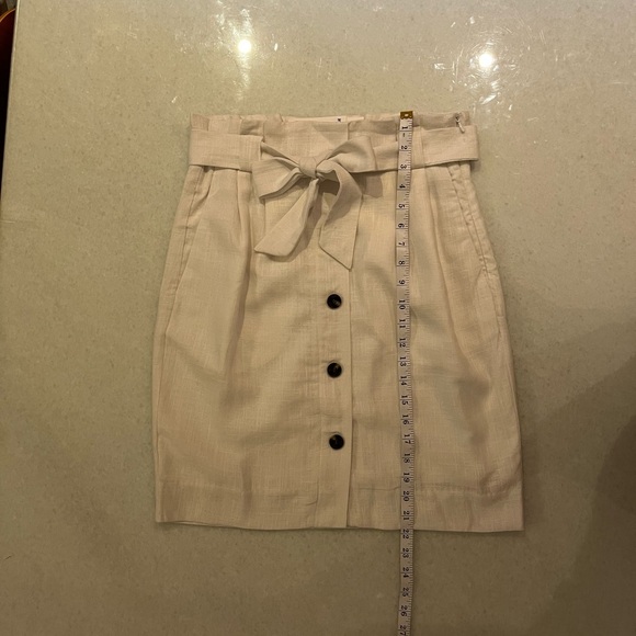 NWT H&M White Linen Paper-Bag Skirt. Size US 6. - Picture 6 of 6
